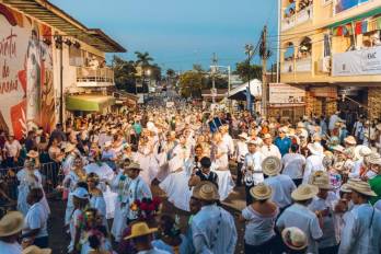 El MEF refuerza austeridad y limita gastos para el Desfile de las Mil Polleras.