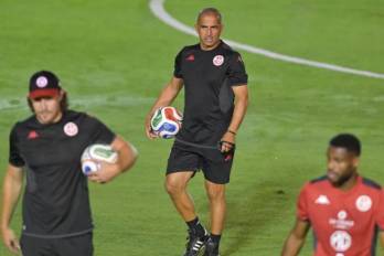 La selección de Túnez despide a su entrenador tras la goleada 5-1 ante Suecia en el Mundial