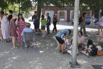 Vecinos de Granada duermen en la calle por temor a nuevos terremotos
