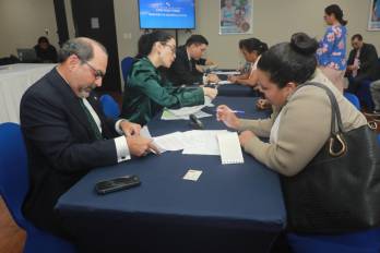 Séptima entrega de cheques del Mides beneficia a exfuncionarios