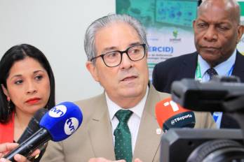 Ministro de Salud anuncia plan con expertos internacionales para crisis de agua en Azuero.