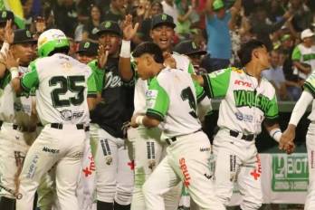 La novena de Panamá Oeste completó la barrida en la serie final al imponerse 8-7 a Chiriquí en David, consolidando su protagonismo en el béisbol juvenil panameño.