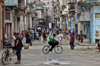 Esto puede hacer Cuba frente a la crisis y pese a las sanciones: hablan ocho economistas