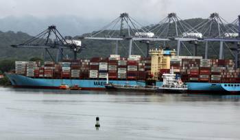 El incidente ocurrió en el muelle 18 en el acceso al Pacífico del Canal de Panamá, cuando una barcaza abastecía de combustible a un buque.
