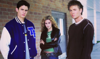 El actor protagonizó la serie One Tree Hill junto a Hillarie Burton y James Lafferty.