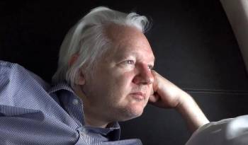This frame grab taken from video posted on the WikiLeaks X account @wikileaks on June 25, 2024 shows WikiLeaks founder Julian Assange looking out of the window from a private jet as he flies from London to Saipan in the Northern Mariana Islands after reaching a plea deal with the US authorities. - WikiLeaks founder Julian Assange arrived at a US court on June 26 to face a final court hearing under a plea deal expected to end years of legal drama and allow him to return to his native Australia as a free man. (Photo by WikiLeaks