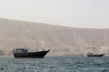 La Armada iraní emitió advertencias directas a las embarcaciones que permanecen en la zona.