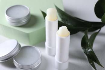 El cuidado de labios también es importante para una rutina completa de bienestar y belleza.
