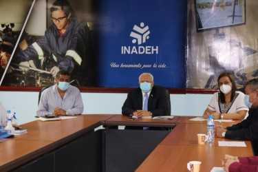 Momentos de la instalación del comité de relacionamiento laboral del Inadeh