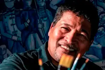 Aristides Ureña lleva décadas de trayectoria, construyendo la escena del arte contemporáneo en Panamá.