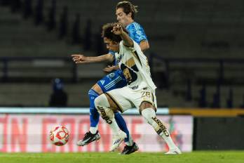 El mediocampista panameño, Adalberto Carrasquilla durante el partido contra Tigres.