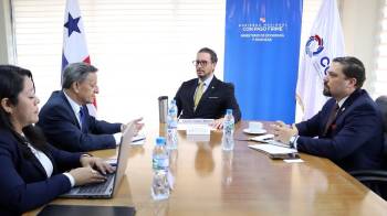 Vista de la reunión que sostuvo el viceministro Fernández con representantes del Cosefin.