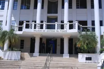 El otro elemento nuevo es que el CPC abre la posibilidad a que la remisión de comunicaciones judiciales sea cursada por personas distintas a los funcionarios del Órgano Judicial.