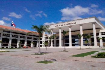 El Tribunal Electoral de Panamá enfrenta el reto de designar a su nuevo magistrado entre 26 aspirantes, bajo la premisa de salvaguardar la independencia y la transparencia democrática.