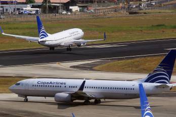 Fotografía de archivo donde se ven aviones de la aerolínea Copa Airlines . EFE/Alejandro Bolívar