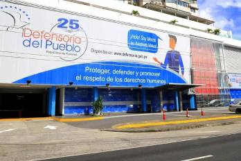 El defensor del Pueblo ocupa el cargo por 5 años.