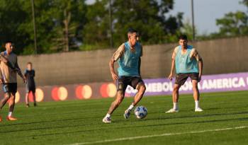Ángel Di María durante un entrenamiento con Argentina en Nueva Jersey.