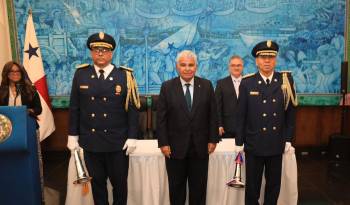 El acto de toma de posesión fue en el Salón Paz del Palacio de Las Garzas.