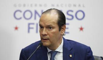 El Ministerio de Relaciones Exteriores citó este viernes a la representante de la Misión Diplomática de Venezuela después de que no pudo despegar un avión en el que viajaban varios expresidentes.
