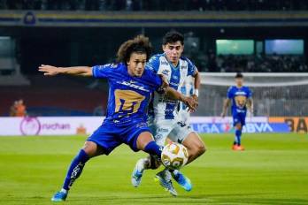 Adalberto Carrasquilla durante un partido con el Pumas contra el Pachuca.