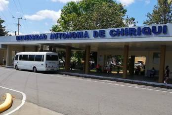 Sede central de la Unachi en David, Chiriquí, instalación que enfrenta un drástico ajuste operativo debido a un recorte superior a los $34 millones.