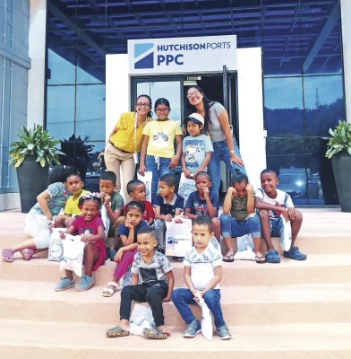 CONVIVIO. Los niños del área de San Felipe que asisten a los talleres de la Fundación Olga Sinclair visitaron la terminal de Balboa
