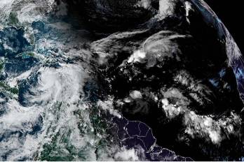 Imagen cedida por el Centro Nacional de Huracanes del pronóstico de cinco días del paso de la tormenta Rafael por el Caribe hacia el Golfo de México.
