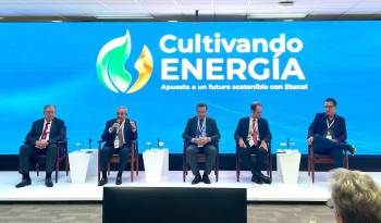 El secretario de Energía de Panamá, Juan Manuel Urriola, durante su participación en el panel-conversatorio ‘Políticas Públicas de Biocombustibles en Centroamérica’, del seminario regional de etanol ‘Cultivando Energía’, en San José Costa Rica.