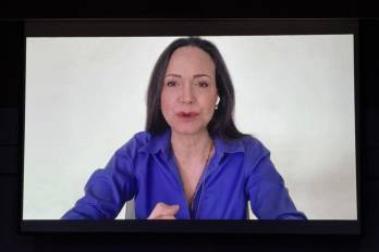 La líder opositora, María Corina Machado, brindó palabras de aliento a través de un video compartido en el evento de ConVenezuela que relató la violación de derechos humanos que los presos políticos viven a diario desde inicios del mandato del régimen chavista.
