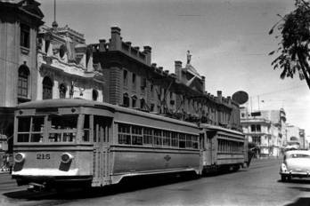 Tranvía circula por el Centro de Lima, 1955 - Colección privada Jean Pierre Lemmonier.