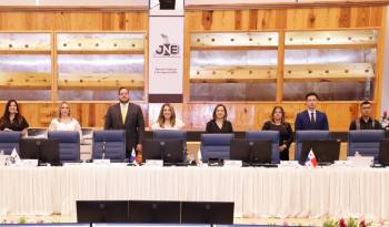 Integrantes de la Junta Nacional de Escrutinio este domingo, 5 de mayo.