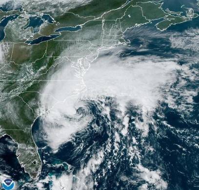 Fotografía satelital en la que se ve a la tormenta tropical Ophelia