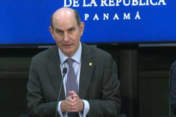 El ministro de Economía y Finanzas, Felipe Chapman, presentó en conferencia de prensa las cifras del proyecto presupuestario para 2027.