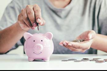 Más de 500 mil personas recibirán los fondos desde mañana, en un producto dominado por cuatro bancos y con fuerte participación femenina.