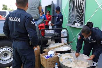 La jornada incluyen actividades para los niños como distribución de comidas.