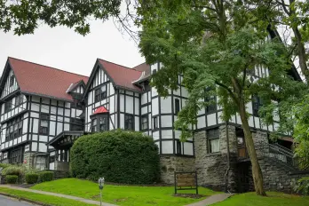 El caso conocido como los “Cornell 7” vuelve a ser investigado luego de que una estudiante denunciara haber sido víctima de una agresión sexual en una fraternidad de la Universidad de Cornell.
