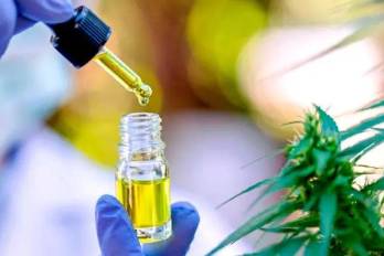 La venta de cannabis medicinal a menores de edad está vetada, al igual que su promoción en medios de comunicación, redes sociales y otros canales, salvo con fines científicos o técnicos.