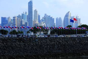 La calificadora Moody’s advirtió sobre el aumento de la deuda y el déficit fiscal del país, aunque mantuvo la calificación soberana de Panamá.
