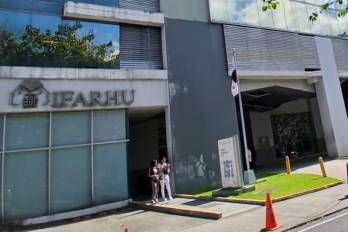 Según explicó el funcionario, el cambio responde a que la beca de concurso se otorga principalmente por mérito académico.