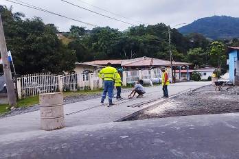 En Las Lajas, después de la escuela Árabe de Egipto, se construyó una nueva carretera de concreto.