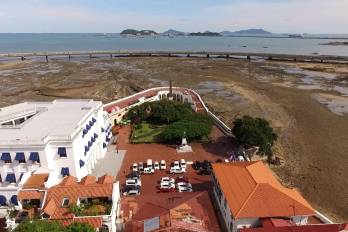 Vista panorámica de la Plaza de Francia, uno de los espacios más emblemáticos del Conjunto Monumental Histórico del Casco Antiguo de San Felipe.