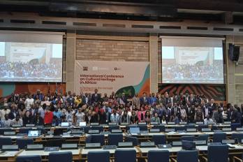 Foto de familia de los participantes en una conferencia convocada por la Organización de las Naciones Unidas.