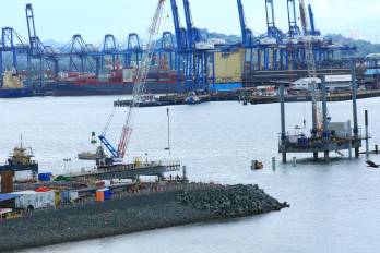 La operación, valorada en 22.800 millones de dólares, contempla la adquisición de más de 40 puertos en distintas partes del mundo y que en la actualidad controlados el conglomerado CK Hutchison.