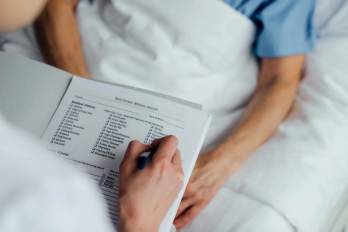 Las autoridades también pidieron a la población evitar acudir directamente a los hospitales cuando los síntomas sean leves.
