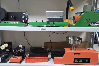 Parte del equipo del laboratorio de procesamiento de EcoFil.