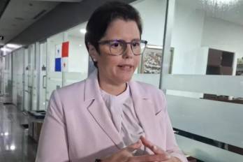 La diputada cuestionó que algunos diputados cuenten con más de un despacho dentro de la Asamblea.