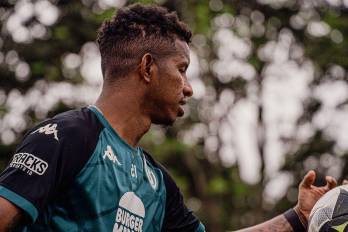 El defensor panameño, Fidel Escobar.