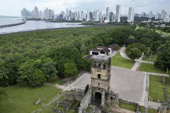 Vista aérea de las ruinas de la Catedral de Nuestra Señora de la Asunción en Panamá Viejo.