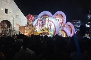 Calle Arriba y Calle Abajo de Las Tablas se lucen en viernes de coronación