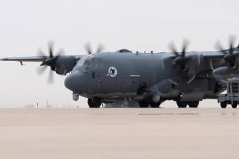 A El Salvador llegó el avión de ataque, un AC-130J Ghostrider, diseñado para destruir objetivos terrestres.